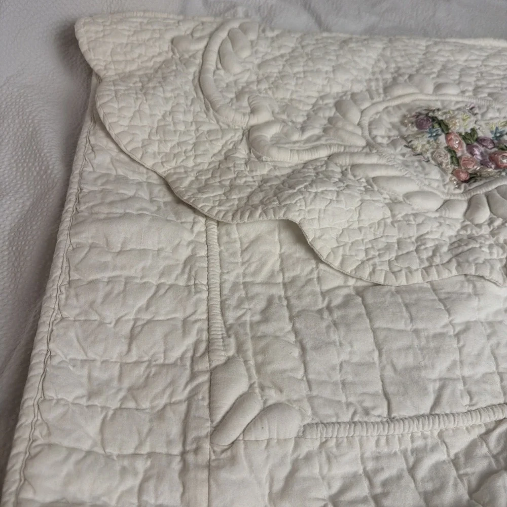 Jcpenney Home Collection White Quilted/Embroidered Pillow Shams 21 X 27 Set